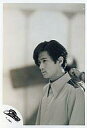 【中古】生写真(ジャニーズ)/アイドル/SMAP SMAP/稲垣吾郎/バストアップ・肩に他人の手・白黒写真/公式生写真