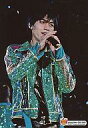 【中古】生写真(ジャニーズ)/アイドル/関ジャニ∞ KANAGAWA 0503-0506:関ジャニ∞/錦戸亮/ライブフォト・腰上・衣装緑・両手マイク・背景黒・枠無し/えっ! ホンマ!? ビックリ!! TOUR 2007/公式生写真(3)