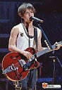 【中古】生写真(ジャニーズ)/アイドル/関ジャニ∞ OITA 0526:関ジャニ∞/錦戸亮/ライブフォト・膝上・白シャツ・ジーンズ・両手ギター・マイクスタンド・枠無し/えっ! ホンマ!? ビックリ!! TOUR 2007/公式生写真