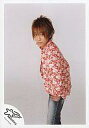 【中古】生写真(ジャニーズ)/アイドル/NEWS NEWS/小山慶一郎/膝上・赤花柄シャツ・ジーンズ・左手腰・背景白/写真左下に「Keiichiro」/公式生写真