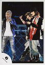 【中古】生写真(ジャニーズ)/アイドル/KAT-TUN KAT-TUN/田口淳之介・赤西仁/ライブフォト・ジャケット黒・ジーンズ・左手マイク・赤西帽子/公式生写真