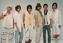 【中古】生写真(ジャニーズ)/アイドル/KAT-TUN KAT-TUN/集合(6人)/横型・横一列・背景白・赤西センター・田中と赤西帽子・ハート形のロゴ/公式生写真