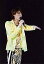 【中古】生写真(ジャニーズ)/アイドル/NEWS NEWS/内博貴/ライブフォト・膝上・衣装黄色、黄緑・パンツ金・左手前・右手マイク・目線右/公式生写真 200円