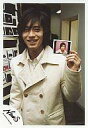 【中古】生写真(ジャニーズ)/アイドル/NEWS NEWS/錦戸亮/上半身・コート白・左手写真/公式生写真