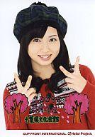 【中古】生写真(ハロプロ)/アイドル/Berryz工房 須藤茉麻/バストアップ・赤セーター・両手ピース/2009年4月4日 千葉県文化会館/公式生写真