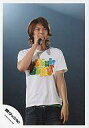 【中古】生写真(ジャニーズ)/アイドル/関ジャニ∞ 関ジャニ∞/大倉忠義/ライブフォト・膝上・白シャツ・ジーンズ・右手マイク・背景黒・目線右/公式生写真