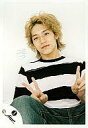 【中古】生写真(ジャニーズ)/アイドル/関ジャニ∞ 関ジャニ∞/錦戸亮/上半身・ボーダーシャツ黒白・両手ピース・カメラ目線・背景白/公式生写真