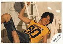 【中古】生写真(ジャニーズ)/アイドル/関ジャニ∞ 関ジャニ∞/錦戸亮/横型・黄色シャツ・ジーンズ・右手はしご・笑顔/公式生写真