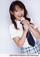 【中古】生写真(ハロプロ)/アイドル/モーニング娘。 モーニング娘。/高橋愛/衣装白・ネクタイ・おもちゃのマイク・背景白/公式生写真