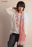 【中古】生写真(男性)/アイドル/D-BOYS 今年の春は限界チャレンジ in Japan どこまでやるのかD-BOYS ウワウワ!マジっすか?ほれてまうやろ〜!? : D-BOYS/碓井将大/膝上・シャツ白・ストール赤のチェック・右手襟・カメラ目線/公式生写真
