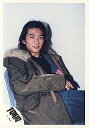 【中古】生写真(ジャニーズ)/アイドル/TOKIO TOKIO/国分太一/膝上・茶色ジャケット・ジーンズ・右腕前・背景白・カメラ目線/公式生写真