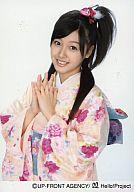 【中古】生写真(ハロプロ)/アイドル/モーニング娘。 モーニング娘/久住小春/上半身・着物ピンク・花柄・両手合わせ・背景白/公式生写真