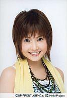 【中古】生写真(ハロプロ)/アイドル/モーニング娘。 安倍なつみ/上半身・衣装水色・ネックレス・黄色のストール・背景白/公式生写真