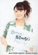 生写真(ハロプロ)/アイドル/Berryz工房 Berryz工房/菅谷梨沙子/上半身・シャツ緑・背景白・「OSAKA HAWAII FESTIVAL」/公式生写真