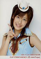 【中古】生写真(ハロプロ)/アイドル/Berryz工房 Berryz工房/夏焼雅/バストアップ・衣装水色・帽子・右手指立て・背景白/2006/8/26 大阪厚生年金会館/公式生写真