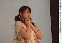 【中古】生写真(ハロプロ)/アイドル/Berryz工房 Berryz工房/菅谷梨沙子/横型・バストアップ・衣装白に花柄・両手あわせ・目線右/公式生写真