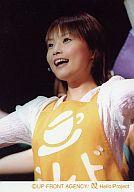 【中古】生写真(ハロプロ)/アイドル/モーニング娘。 モーニング娘。/安倍なつみ/バストアップ・衣装黄白・背景黒・ライブフォト/公式生写真