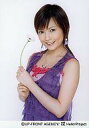 【中古】生写真(ハロプロ)/アイドル/モーニング娘。 モーニング娘。/安倍なつみ/上半身・衣装紫・左肩正面・両手白い花/公式生写真