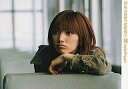 【中古】生写真(ハロプロ)/アイドル/モーニング娘。 モーニング娘。/後藤真希/横型・衣装コートカーキ・左手前・目線左/公式生写真