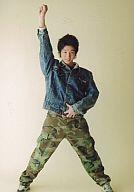 【中古】生写真(男性)/俳優 矢崎広(南健太郎)/全身・デニムジャケット・迷彩パンツ・右手上げ・私服ショット/ミュージカルテニスの王子様 in winter 2004-2005 side 山吹 feat. 聖ルドルフ学院