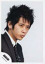 【中古】生写真(ジャニーズ)/アイドル/嵐 嵐/二宮和也/バストアップ・ジャケット黒・ネクタイ黒水玉・目線右/公式生写真