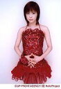 【中古】生写真(ハロプロ)/アイドル/Hello! Project 松浦亜弥/膝上・衣裳赤・背景グレー・右手ブレスレット・両手合わせる/公式生写真