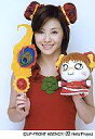 【中古】生写真(ハロプロ)/アイドル/Hello! Project 松浦亜弥/バストアップ・背景グレー・ノースリーブ赤・左手にぬいぐるみ・右手に羽/公式生写真