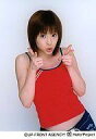 【中古】生写真(ハロプロ)/アイドル/Hello! Project 松浦亜弥/上半身・背景グレー・キャミソール赤・パンツ紺・両手指差し/公式生写真