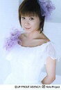 【中古】生写真(ハロプロ)/アイドル/Hello! Project 松浦亜弥/バストアップ・背景白・ドレス白・花紫・左手後ろ・目線正面/公式生写真