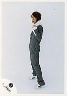 【中古】生写真(ジャニーズ)/アイドル/KAT-TUN KAT-TUN/亀梨和也/全身・衣装グレー・フード白・左手親指立て左向き・背景白/公式生写真(3)