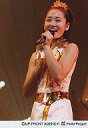 【中古】生写真(ハロプロ)/アイドル/Berryz工房 Berryz工房/須藤茉麻/ライブフォト・膝上・左手マイク・衣装白、金色/公式生写真