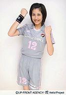 【中古】生写真(ハロプロ)/アイドル/°C-ute °C-ute/梅田えりか/膝上・ユニフォームグレー・両手グー/公式生写真