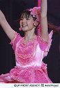 【中古】生写真(ハロプロ)/アイドル/モーニング娘。 モーニング娘。/道重さゆみ/ライブフォト・腰上・衣装ピンク・両手上げ・背景黒/公式生写真