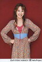 【中古】生写真(ハロプロ)/アイドル/モーニング娘。 モーニング娘。/高橋愛/膝上・衣装赤茶色・背景赤・両手腰/公式生写真