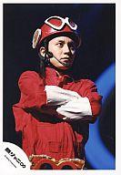 【中古】生写真(ジャニーズ)/アイドル/関ジャニ∞ 関ジャニ∞/渋谷すばる/ライブフォト・上半身・関ジャニ∞戦隊∞レンジャー衣装赤色・腕組み・イヤホンマイク/公式生写真