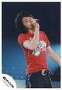 【中古】生写真(ジャニーズ)/アイドル/関ジャニ∞ 関ジャニ∞/村上信五/ライブフォト・膝上・赤色シャツ・黒ズボン・右手マイク・首傾げ/公式生写真