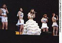 【中古】生写真(ハロプロ)/アイドル/モーニング娘。 モーニング娘/飯田圭織/全身・ライブフォト・衣装白・藤本・石川・飯田・矢口・吉沢/公式生写真