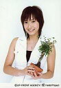 【中古】生写真(ハロプロ)/アイドル/モーニング娘。 モーニング娘。/藤本美貴/上半身・白ジャケット・黒インナー・両手植植木鉢・ネックレス・背景白/公式生写真
