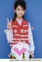 【中古】生写真(ハロプロ)/アイドル/Berryz工房 Berryz工房/菅谷梨沙子/膝上・ベスト赤・右手ピース・背景青/公式生写真