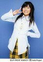 【中古】生写真(ハロプロ)/アイドル/Berryz工房 Berryz工房/徳永千奈美 /膝上・衣装水色・チェック柄スカート黄色・右手ピース・左手後ろ・背景青/公式生写真