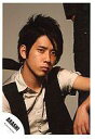 【中古】生写真(ジャニーズ)/アイドル/嵐 嵐/二宮和也/衣装黒.グレー・上半身・目線上/公式生写真