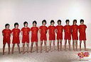 【中古】生写真(ジャニーズ)/アイドル/Hey! Say! JUMP Hey!Say!JUMP/集合/10人・衣装赤・背景ベージュ・横一列・砂の上サマーなら歌って踊けてJohnny’s SUMMARY 2008 /公式生写真