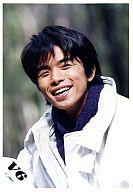 【中古】生写真(ジャニーズ)/アイドル/V6/20thCentury V6/井ノ原快彦/バストアップ・衣装白・インナー紫・背景屋外・笑顔/公式生写真