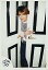 【中古】生写真(ジャニーズ)/アイドル/光GENJI 光GENJI/諸星和己/膝上・シャツボーダー・ドアの間から顔を出す・右手パー/公式生写真 250円