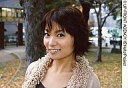【中古】生写真(ハロプロ)/アイドル/モーニング娘。 モーニング娘。/保田圭/横型・バストアップ・衣装ベージュ・背景木/公式生写真