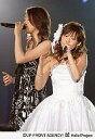 【中古】生写真(ハロプロ)/アイドル/モーニング娘。 モーニング娘。/飯田圭織・安倍なつみ/ライブフォト・左手マイク・安倍衣装白・飯田衣装黒/公式生写真