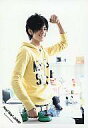 【中古】生写真(ジャニーズ)/アイドル/Hey! Say JUMP Hey! Say! JUMP/中島裕翔/上半身・黄色のパーカー・ジーンズ・体右向き・左手グー/公式生写真