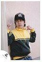 【中古】生写真(ジャニーズ)/アイドル/嵐 嵐/二宮和也/上半身・ジャージ黄色、緑・右手ピース・帽子黒・目線左/公式生写真