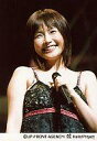 【中古】生写真(ハロプロ)/アイドル/モーニング娘。 モーニング娘。/安倍なつみ/ライブフォト・衣装黒・左手マイク・笑顔/公式生写真