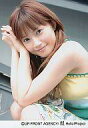 【中古】生写真(ハロプロ)/アイドル/モーニング娘。 モーニング娘。/安倍なつみ/衣装黄色緑・座り・左向き・両手合わせ・カメラ目線/公式生写真